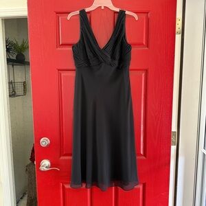 Adrianna Papell Black Sleeveless V-Neck Midi Dress